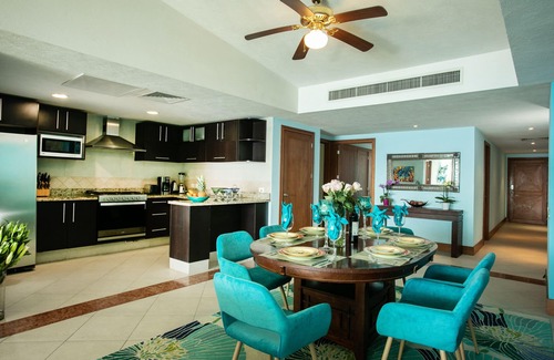 South Hotel Zone Condo | Beachfront, Luxurious Grand Venetian 3 Bedroom, Fiber Optic WIFI