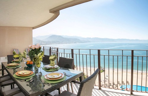South Hotel Zone Condo | Beachfront, Luxurious Grand Venetian 3 Bedroom, Fiber Optic WIFI