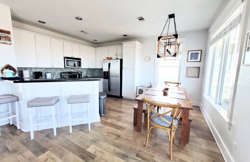 Galveston House | Beachfront luxury - 4 bedroom w/3 king beds amazing views