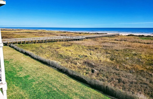 Galveston House | Beachfront luxury - 4 bedroom w/3 king beds amazing views