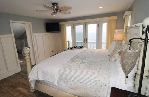Ocean Bluff-Brant Rock House | Beachfront Luxury Living Home