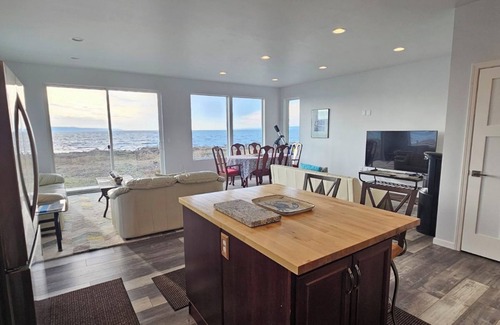 Coupeville House | Beachfront Oasis