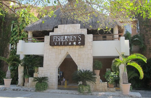 Playacar Fase I Condo | BEACHFRONT ! Ocean View ! GROUND LEVEL !