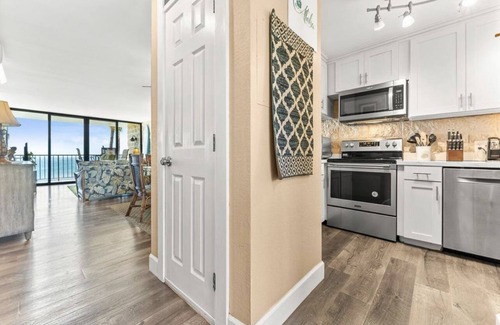 Maalaea Condo | Beachfront ocean View Condo With Unobstructed Ocean Views. 5 star reviews *
