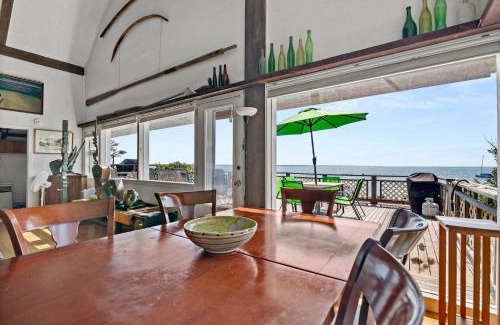 Commercial Street House | Beachfront on Commercial St Dog Friendly