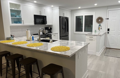 Madeira Beach Condo | Beachfront on Gulf of Mexico- Madeira Beach , Florida 2 br/2ba Fully remodeled
