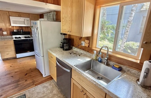 Sebago Villa | BEACHFRONT ON LONG BEACH,SEBAGO LAKE