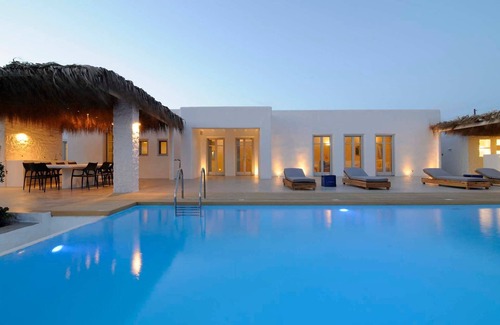 Chrissi Akti Villa | Beachfront Paros Villa | Villa Sandshell | 4 Bedrooms | Direct Access to Beach.