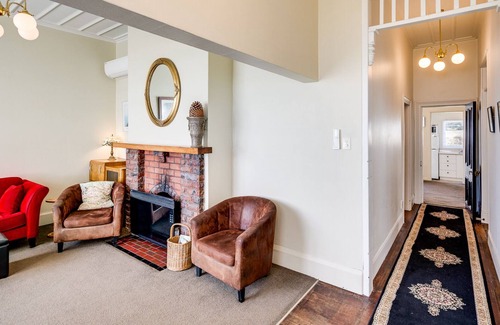 Bluff Hill House | Beachfront Pearl - Napier Holiday Home