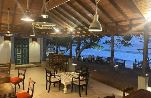 Dickwella Villa | Beachfront private villa
