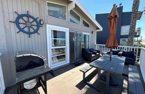 Los Angeles County House | BEACHFRONT PROPERTY! BEST L.A. LOCATION!