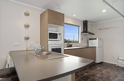 Pukehina Apartment | Beachfront Pukehina Apartment
