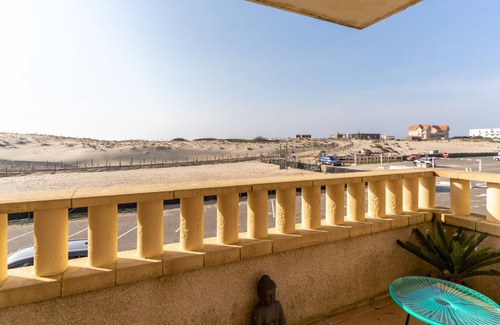 Biscarrosse Plage Apartment | Beachfront Renovated 2BR Apartment with Pool & Parking - Biscarrosse - Sleeps 6