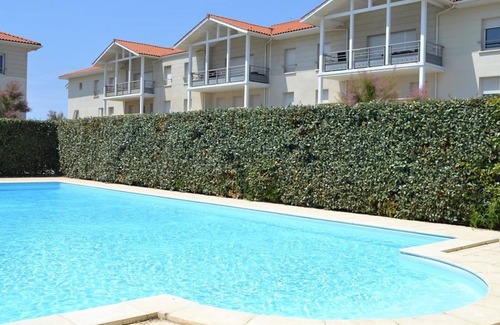 Biscarrosse Plage Apartment | Beachfront Renovated 2BR Apartment with Pool & Parking - Biscarrosse - Sleeps 6