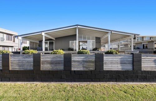 Mount Maunganui House | Beachfront Retreat