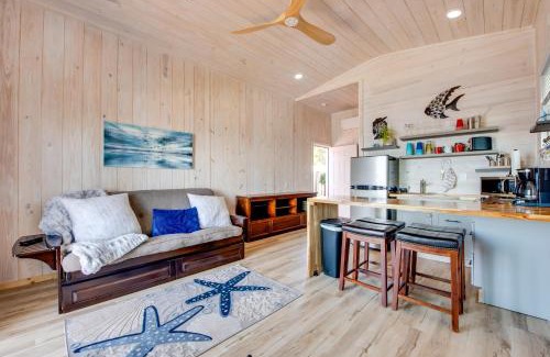 Carrabelle House | Beachfront Retreat with Dock in Lanark Village!