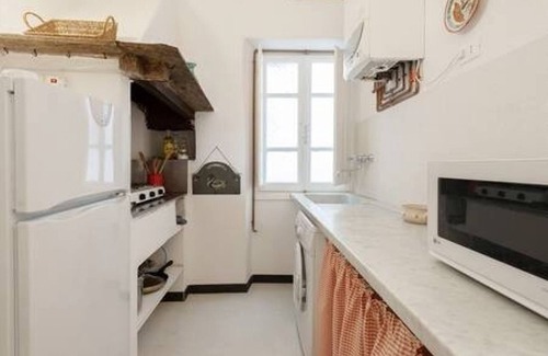 Vernazza Apartment | Beachfront, sea view, 2 AC BDR, 2 BTH, easy from train. Free Parking place.