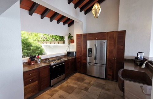 South Shore Hotel Area House | Beachfront steps from Romantic Zone: Casa Cuatro Abrazos (Entire House)
