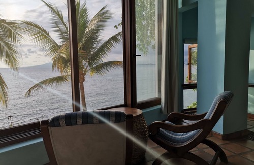 South Shore Hotel Area House | Beachfront steps from Romantic Zone: Casa Cuatro Abrazos (Entire House)