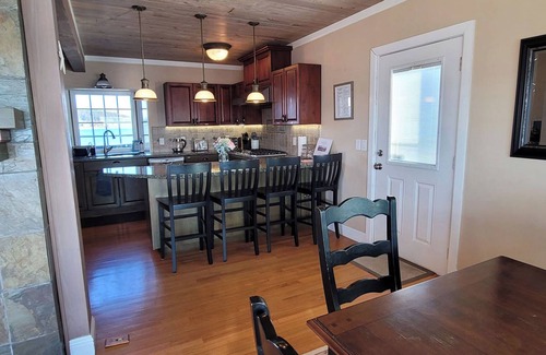 Oak Harbor House | Beachfront Steps to the Sand, Hot Tub Birdwatching