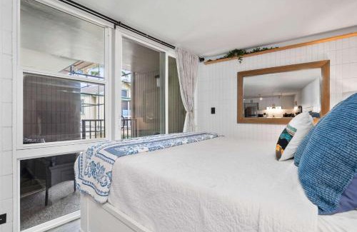 Punaluu Apartment | Beachfront Studio with Partial Ocean View