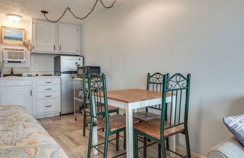 Old Orchard Beach Apartment | Beachfront Unit 17 | Right on Old Orchard Beach!