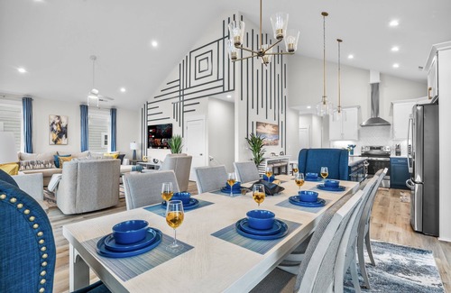 McCutcheon Field House | Beachfront, Pool,HotTub,Sauna, FirePit, EV Charger!