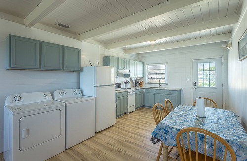 East End House | Beachfront, 2bed/1bath, ground level, screened in porch.