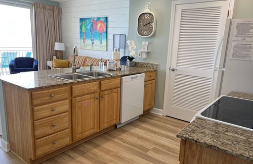 West Panama City Beach Condo | Beachfront View at Splash 705W! ALL 5-Star Reviews! Free Beach Chairs thru Oct.