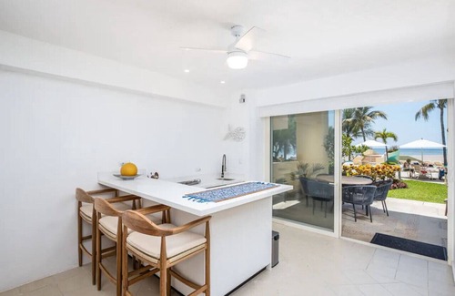 Marina Vallarta Villa | Beachfront villa superb location close to everything