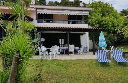 Siviri Villa | Beachfront Villa 100m from Sea for up to 10 guests