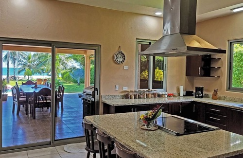 Tambor Villa | Beachfront Villa With Endless Ocean Views