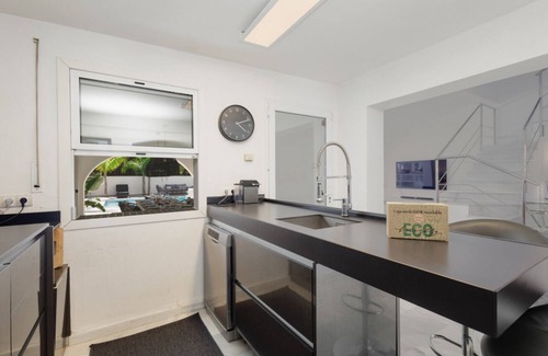 Urbanizacion Costabella Villa | Beachfront villa with heated pool in Costabella, Marbella