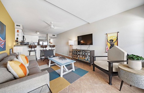 San Jacinto Condo | Beachfront w/Resort Pool