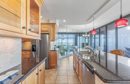 South Padre Island Condo | Beachfront w/LRG balcony & views of beach & bay!