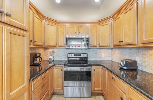South Padre Island Condo | Beachfront w/LRG balcony & views of beach & bay!