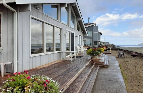 Bells Beach Cottage | Beachfront Whidbey Island Home + Apartment!