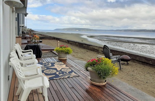 Bells Beach Cottage | Beachfront Whidbey Island Home + Apartment!