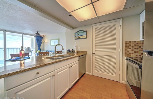 Long Beach Condo | * Beachfront with FREE Beach Service. New gym and updated security cameras*n