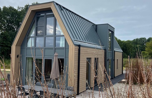 Enkhuizen House | BeachHouse "Sinne" - Exclusive vacation home directly on the IJsselmeer