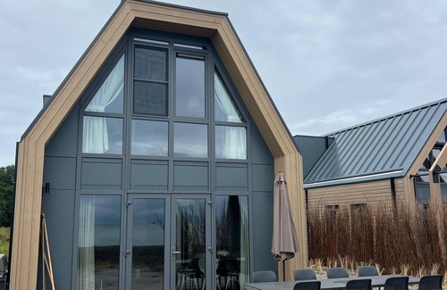 Enkhuizen House | BeachHouse "Sinne" - Exclusive vacation home directly on the IJsselmeer