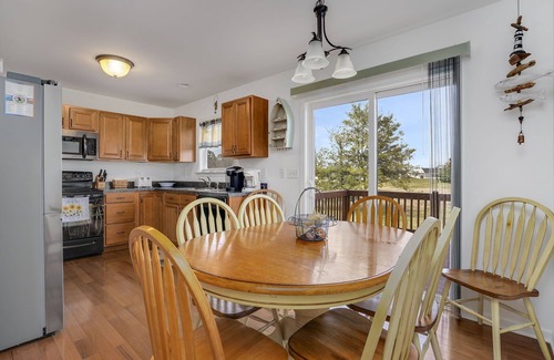 Greenbackville House | Beachin' at the Cove - Golf course, Shared pool & more!