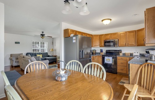 Greenbackville House | Beachin' at the Cove - Golf course, Shared pool & more!