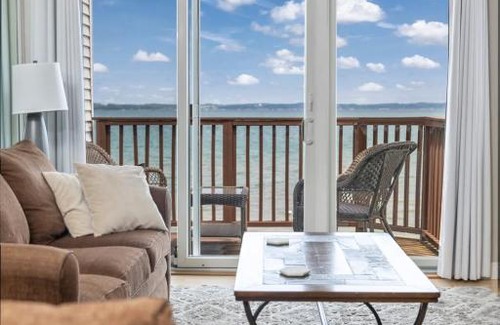 Traverse City Apartment | Beachside 329 Waterfront Condo