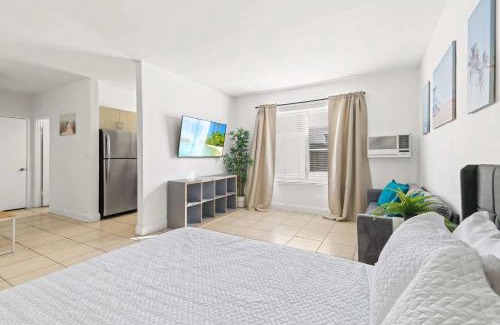 North Beach Apartment | Beachside Apt Miami 4 Guests