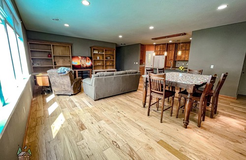 Phillips Apartment | Beachside at Long Lake North, Comfy 2 Bedroom on the Lake