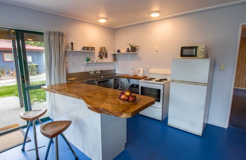 Tata Beach House | Beachside Bach - Ligar Bay Holiday Home