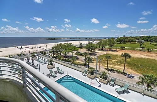 Biloxi Apartment | Beachside Biloxi Club Condo Balcony with Ocean View