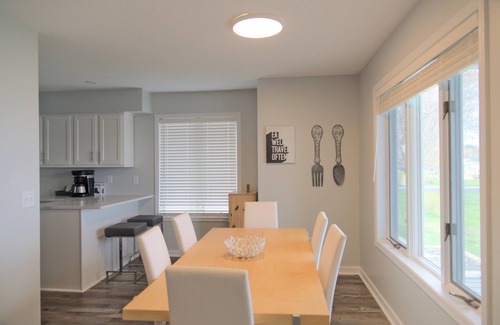 Bayfield Condo | Beachside Bliss | Airy Vibes and Island Views