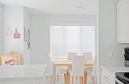 Bayfield Condo | Beachside Bliss | Airy Vibes and Island Views